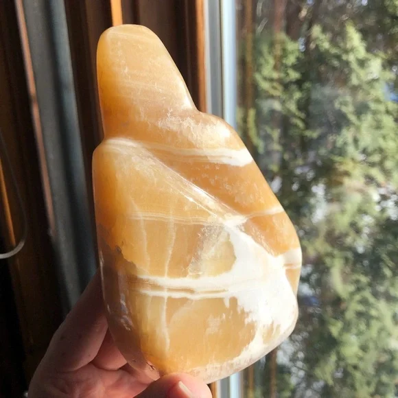 Orange calcite crystal freeform - Picture 7 of 10
